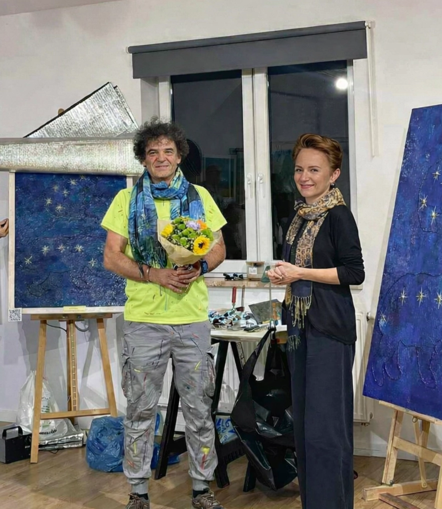 TEALDOT working on a multisensory canvas.
